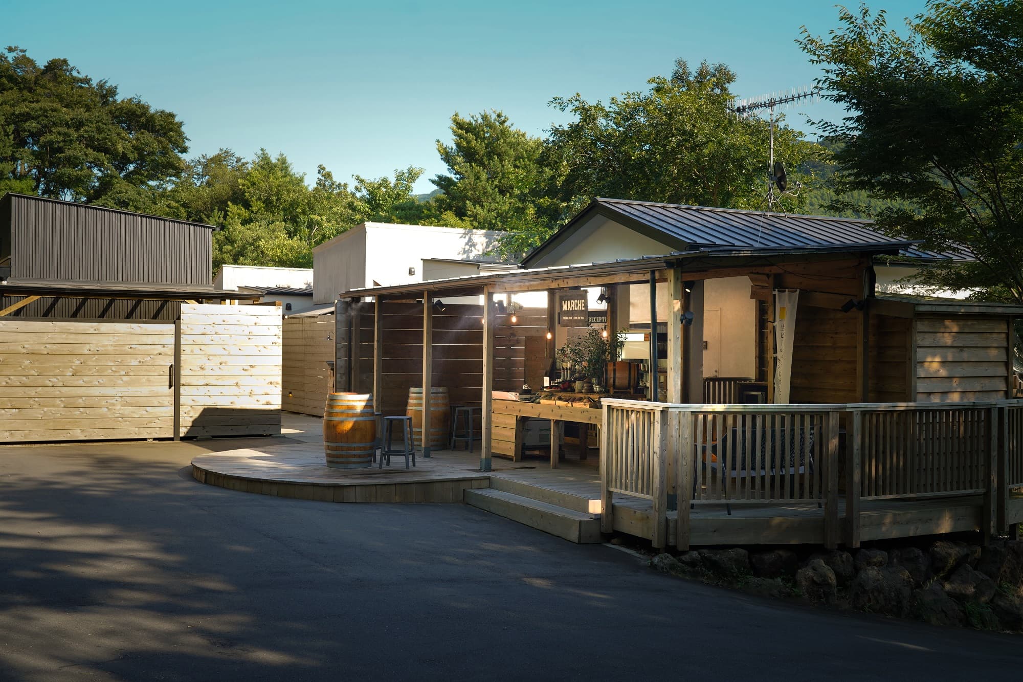 ＴＨＥ　ＢＡＳＥ　ＧＬＡＭＰＩＮＧ　ＹＵＧＡＷＡＲＡ